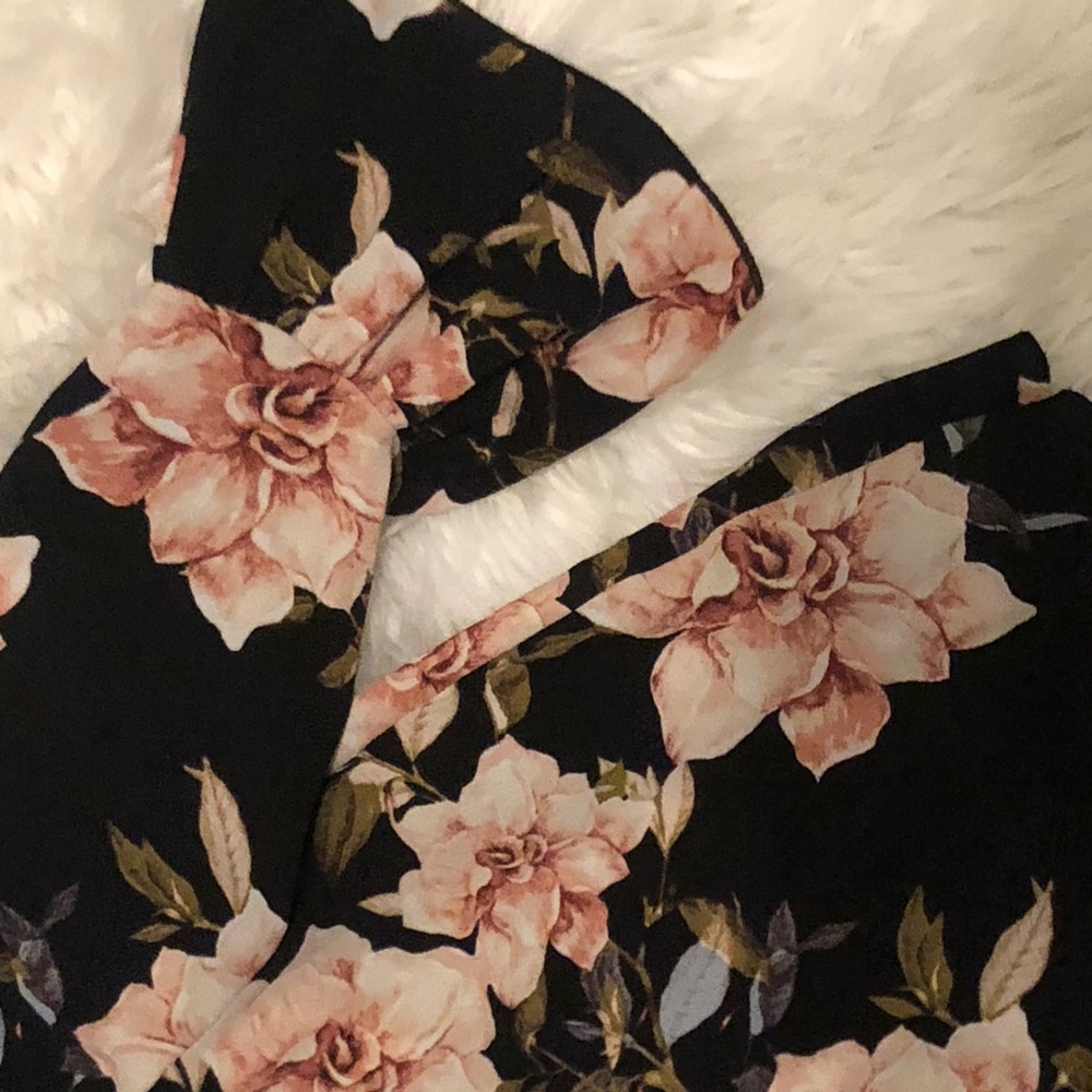 Off the shoulder floral print top✨ - Picture 3 of 5
